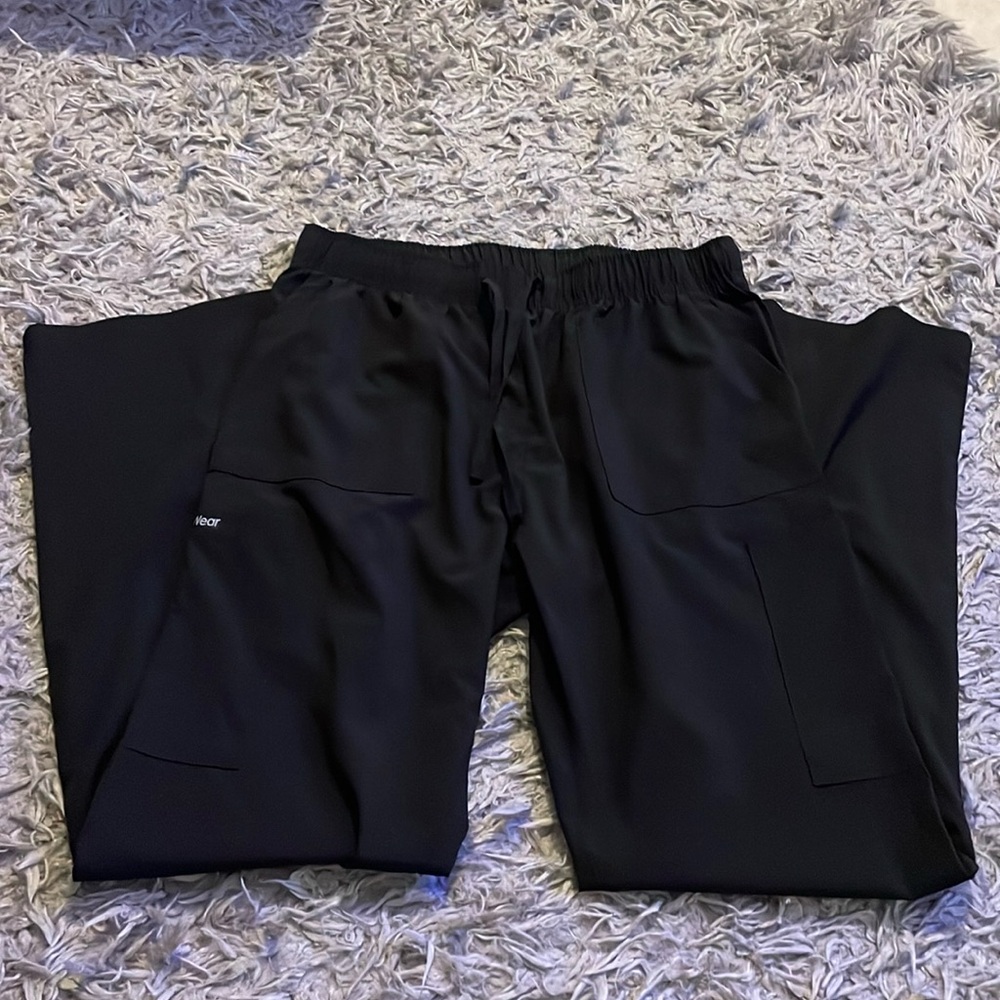 Heal & Wear size medium black scrub pants